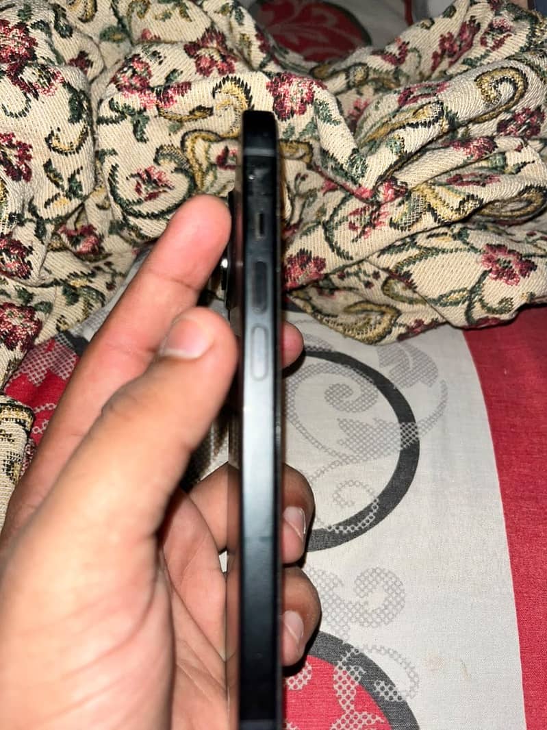 Apple iPhone 15 3