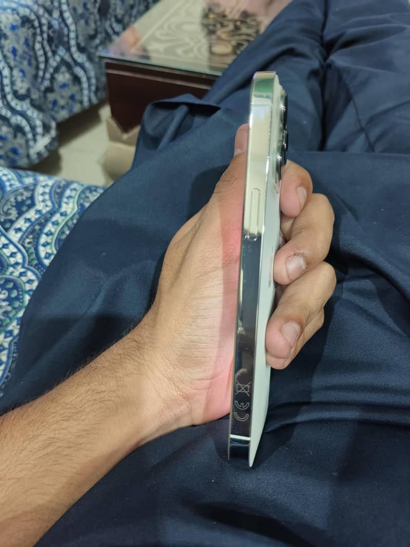 Apple iPhone 13 Pro 0