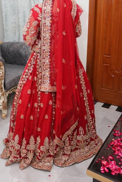 wedding dress,/ bridal dress/
