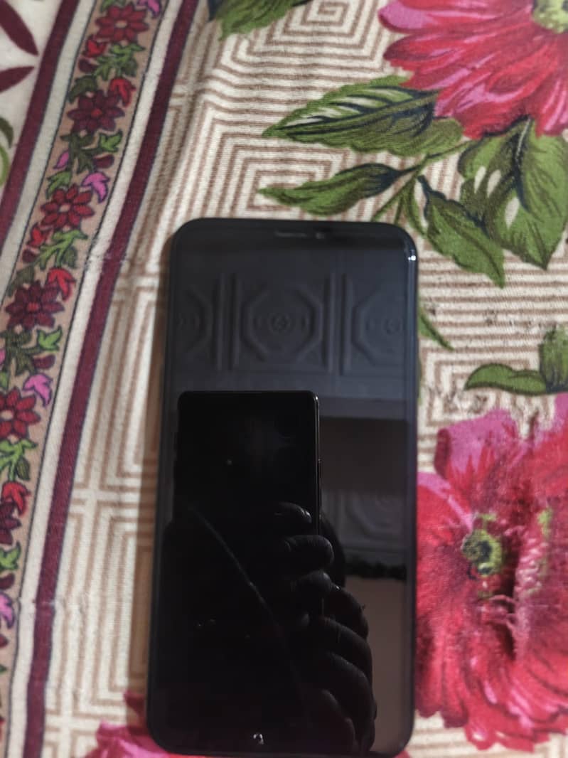 Apple iPhone XS 4