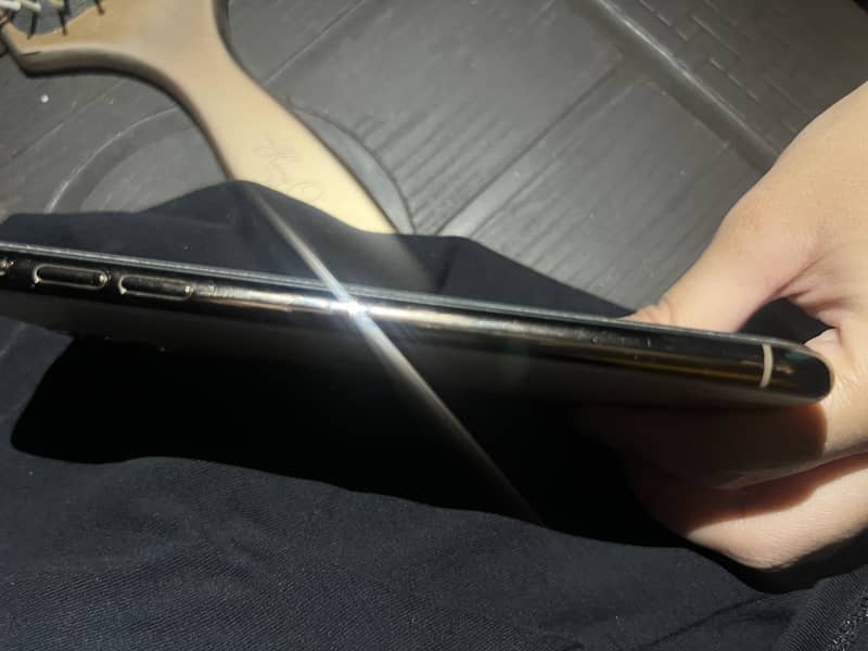 Apple iPhone 11 Pro Max 2