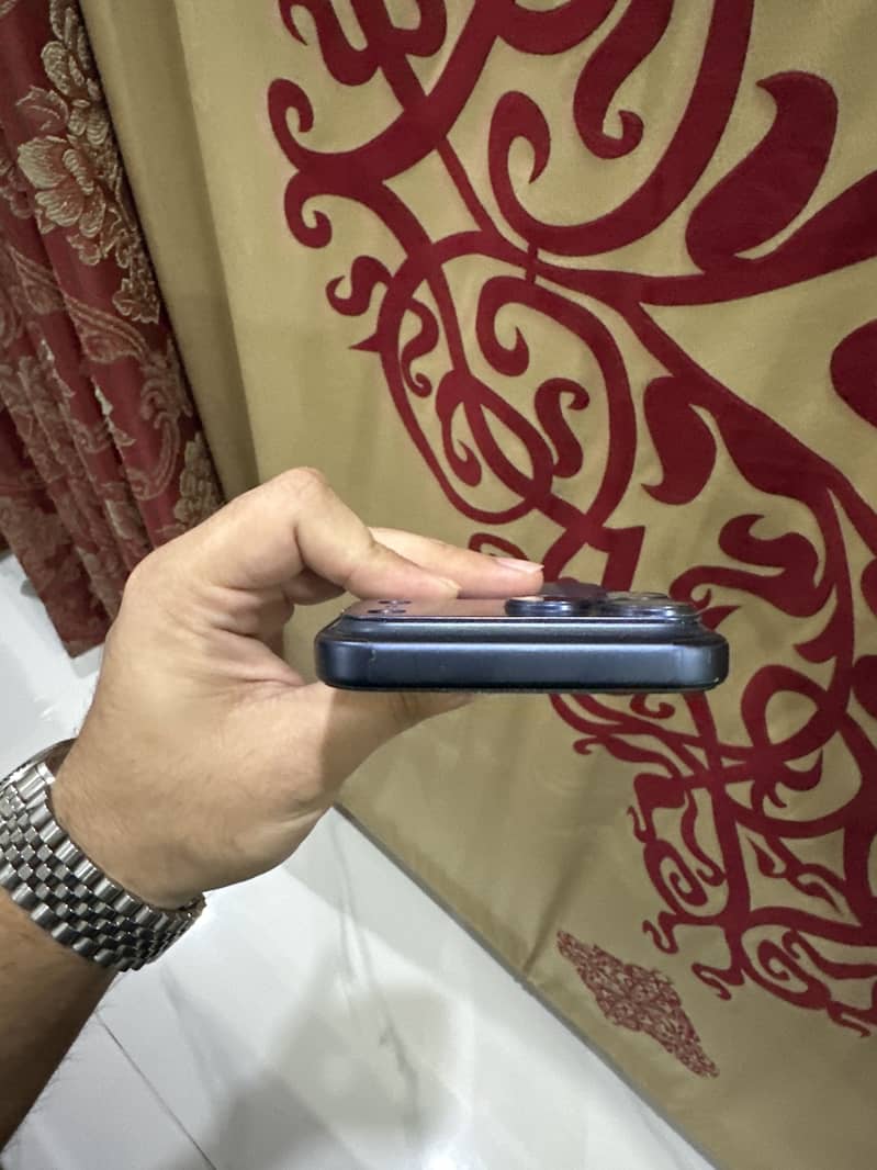 Apple iPhone 17 Pro Max 4