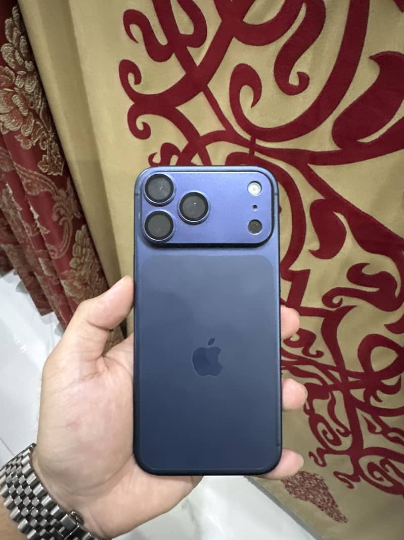 Apple iPhone 17 Pro Max 5