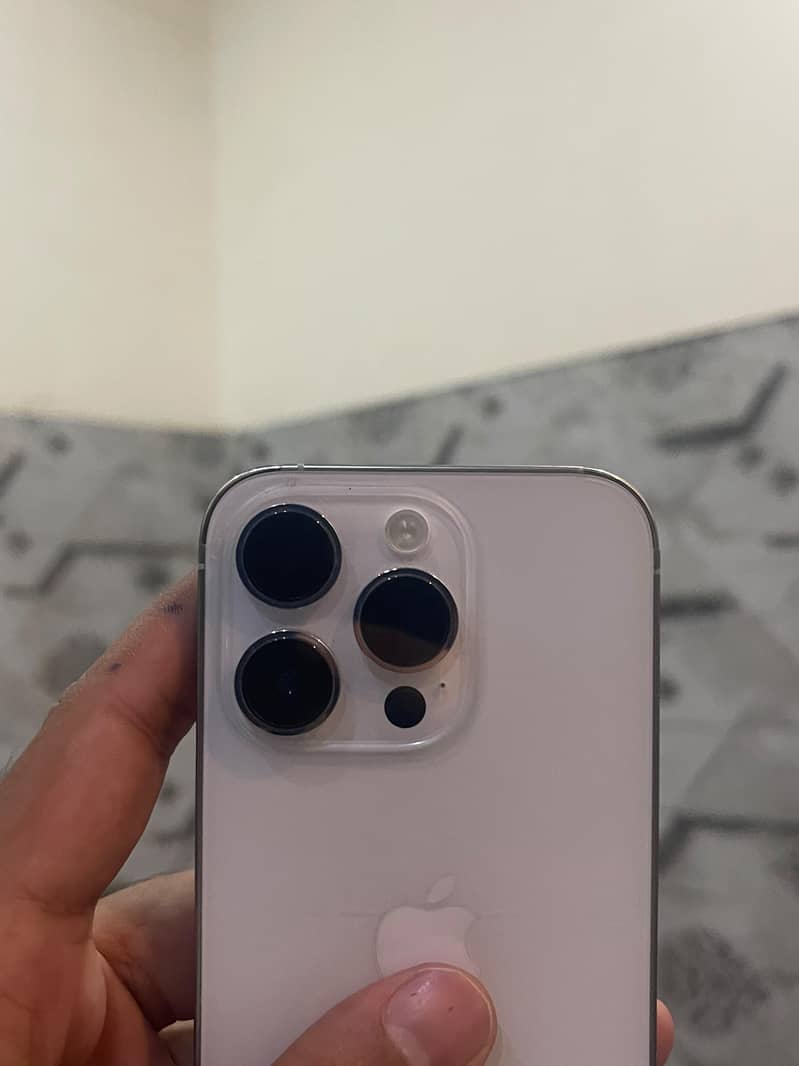 Apple iPhone 14 Pro 2