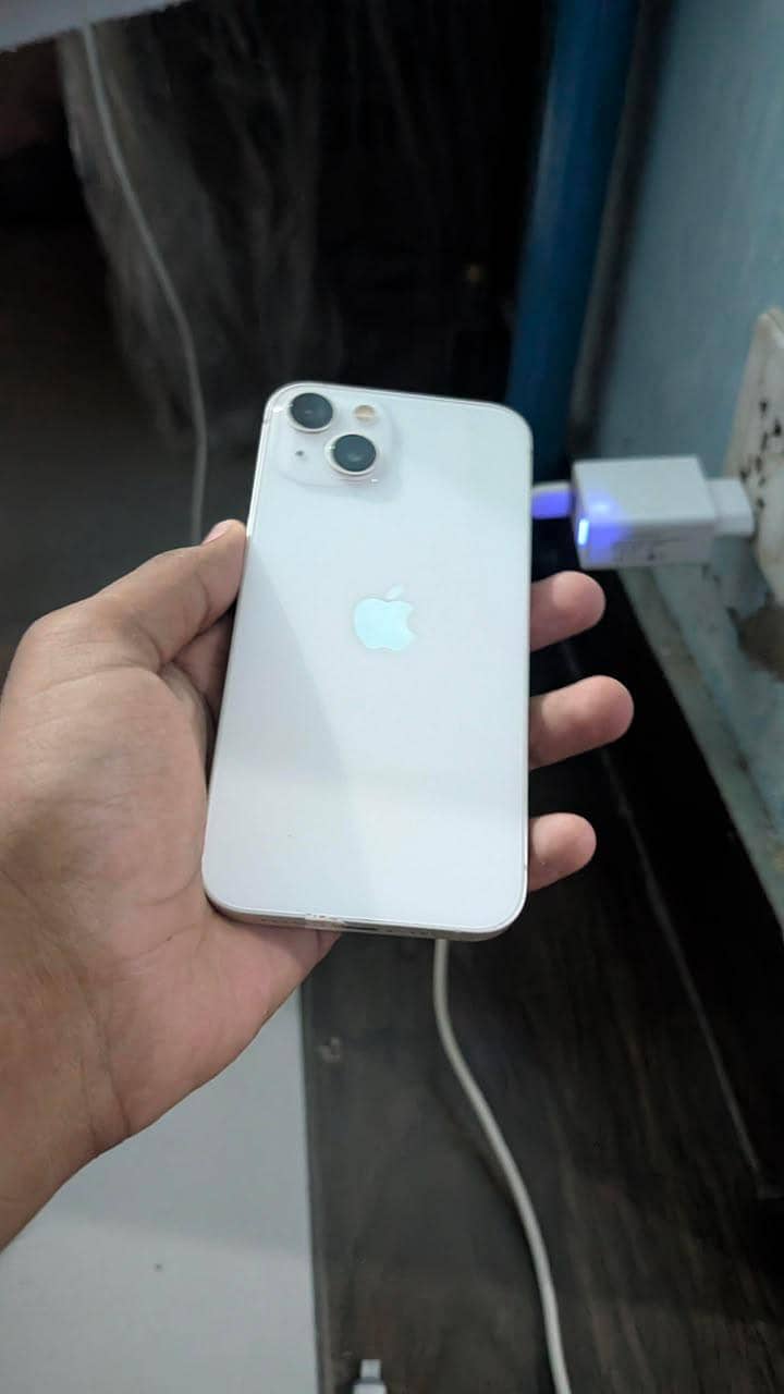 Apple iPhone 13 0