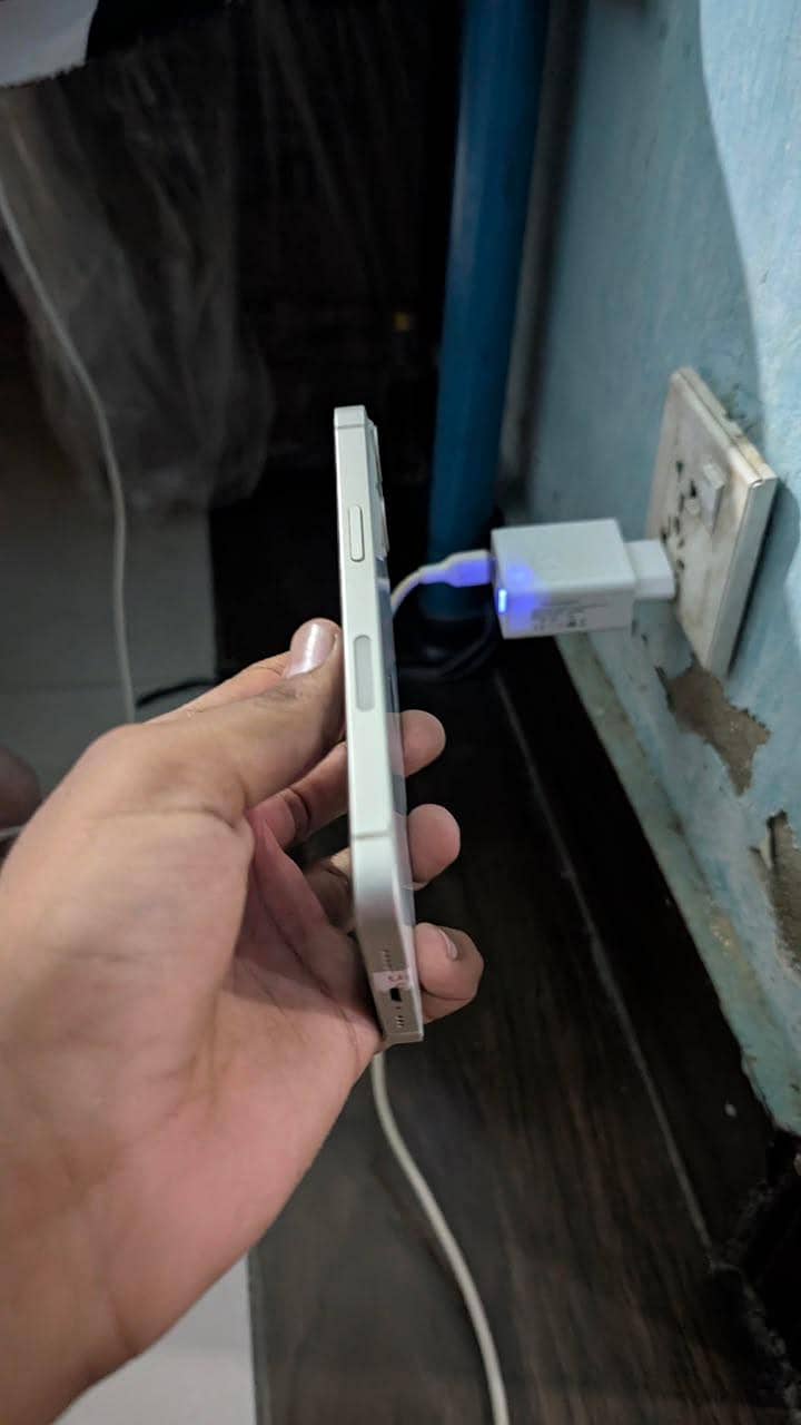 Apple iPhone 13 4