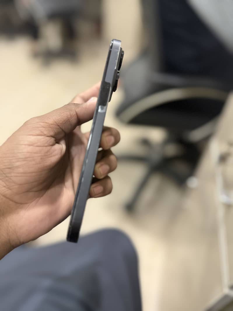 Apple iPhone 14 Pro Max 9