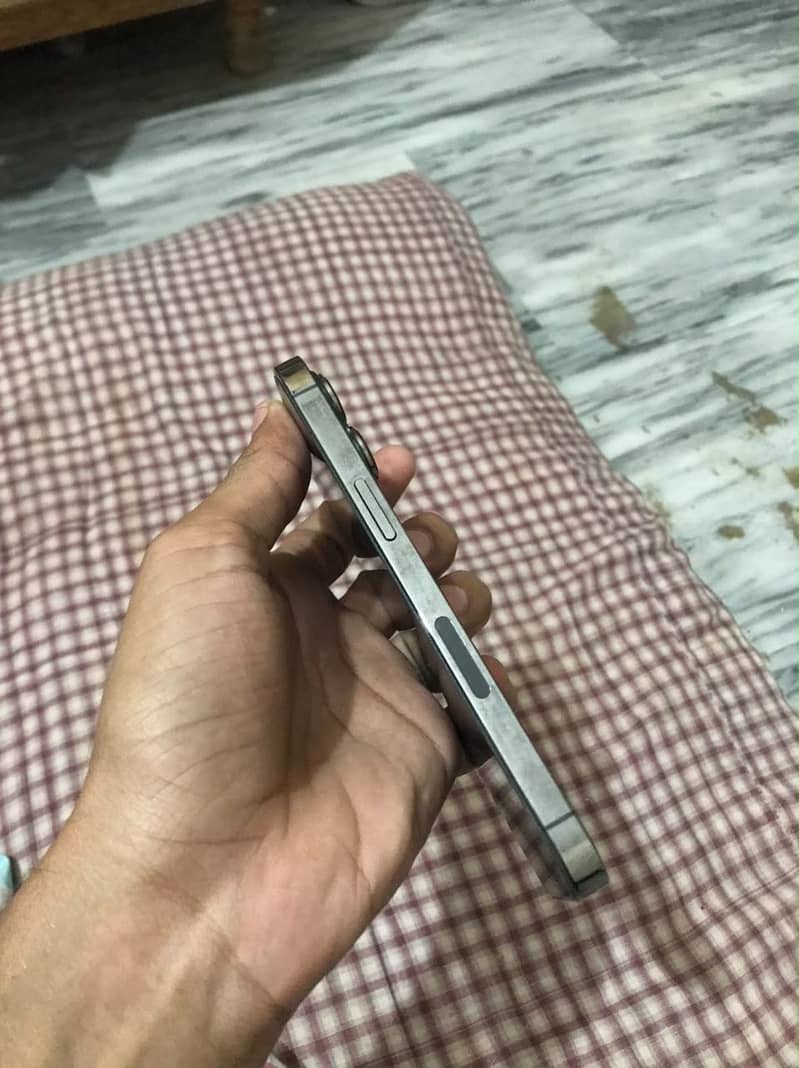 Apple iPhone 13 Pro 4