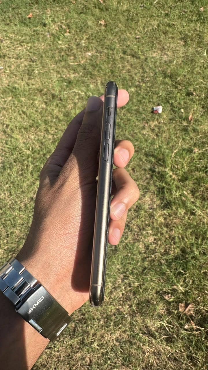 Apple iPhone 11 Pro 3