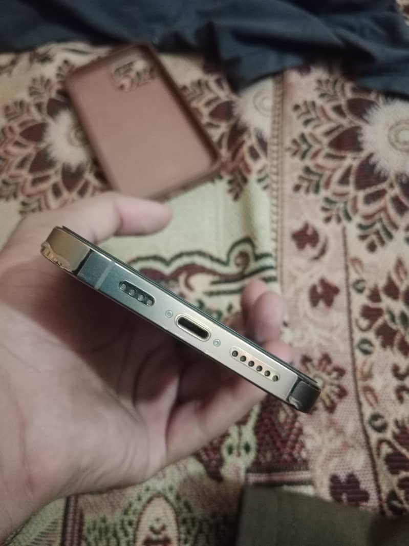 Apple iPhone 13 Pro Max 4