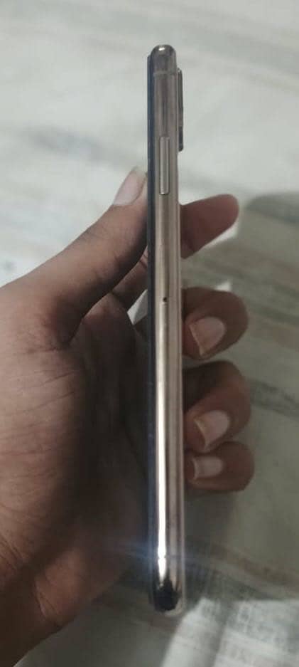 Apple iPhone XS Max 1