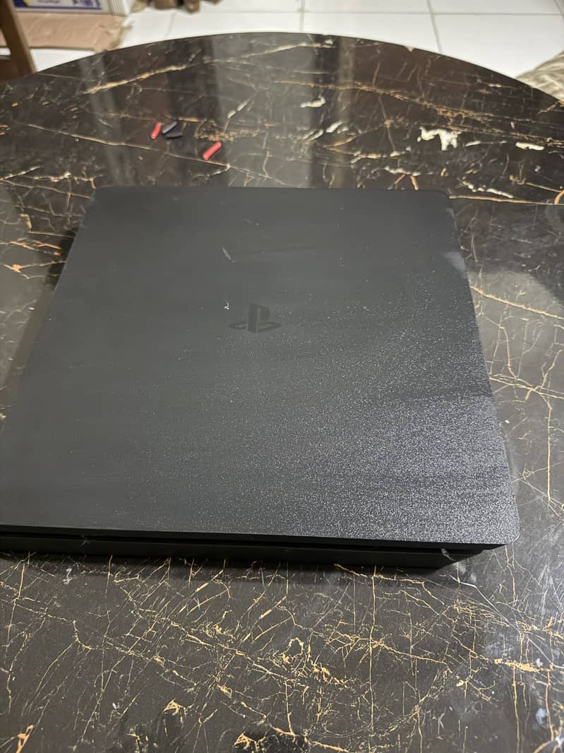 PS4 Slim 4