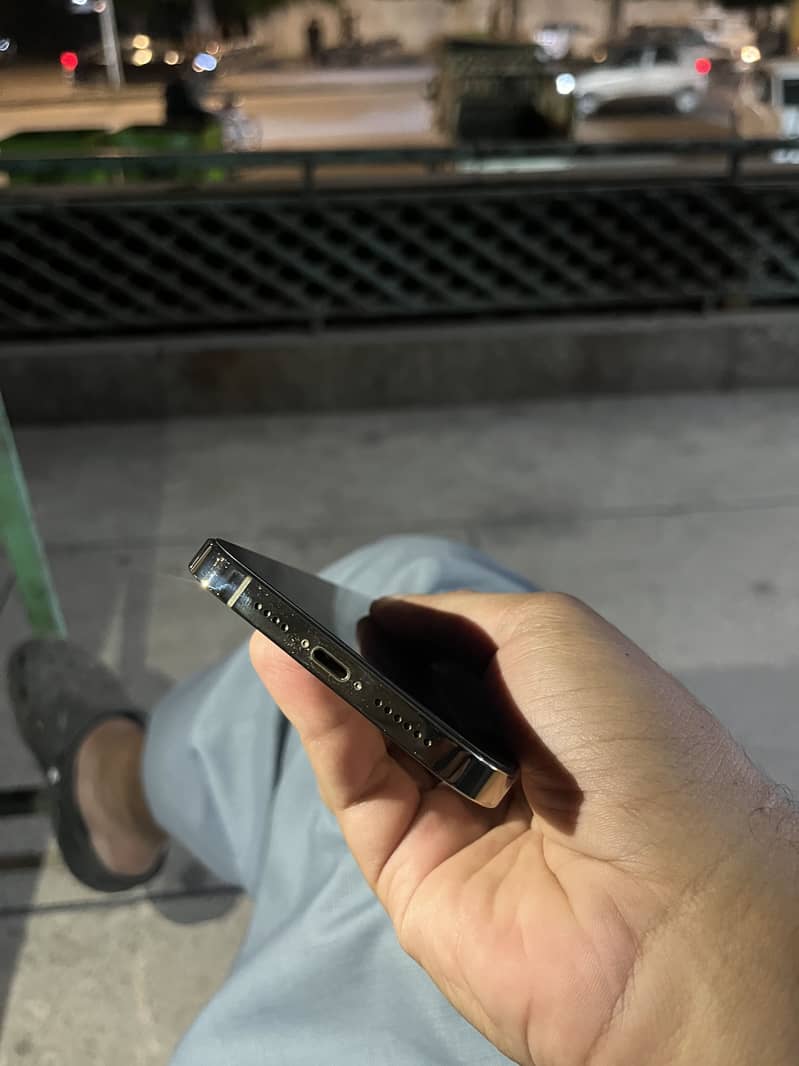 Apple iPhone 12 Pro Max 4