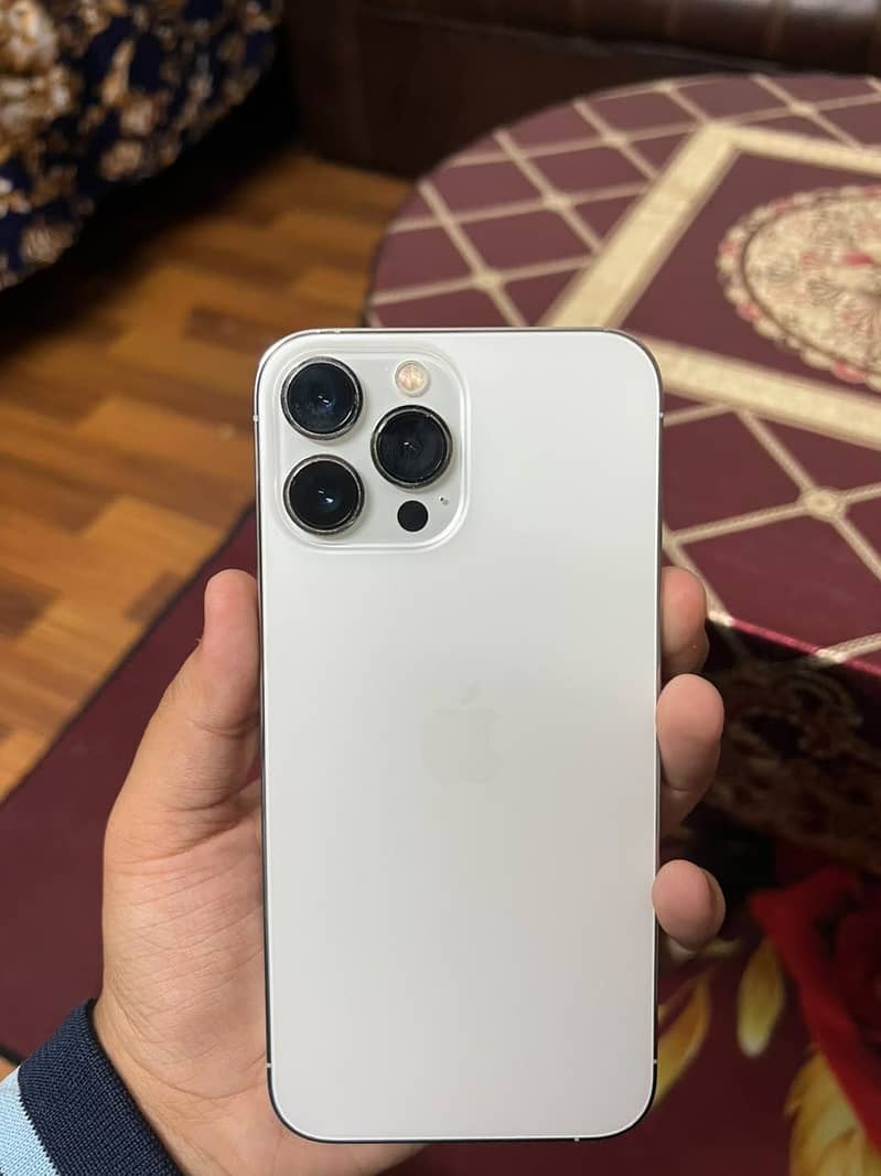 Apple iPhone 13 Pro Max 2