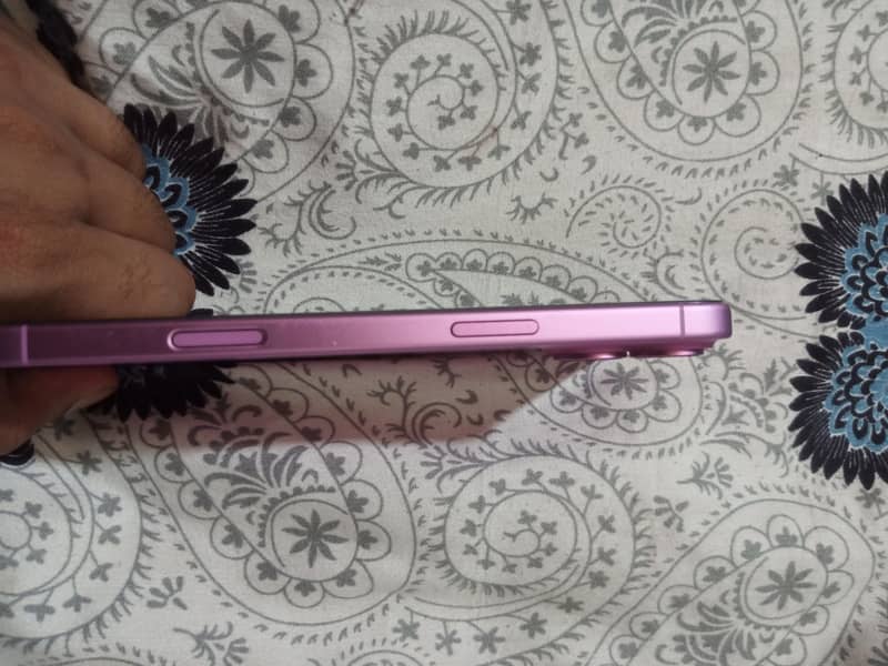 Apple iPhone 16 Plus 4