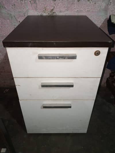 Drawer Wooden Office Cabinet with Lock – Good Condition