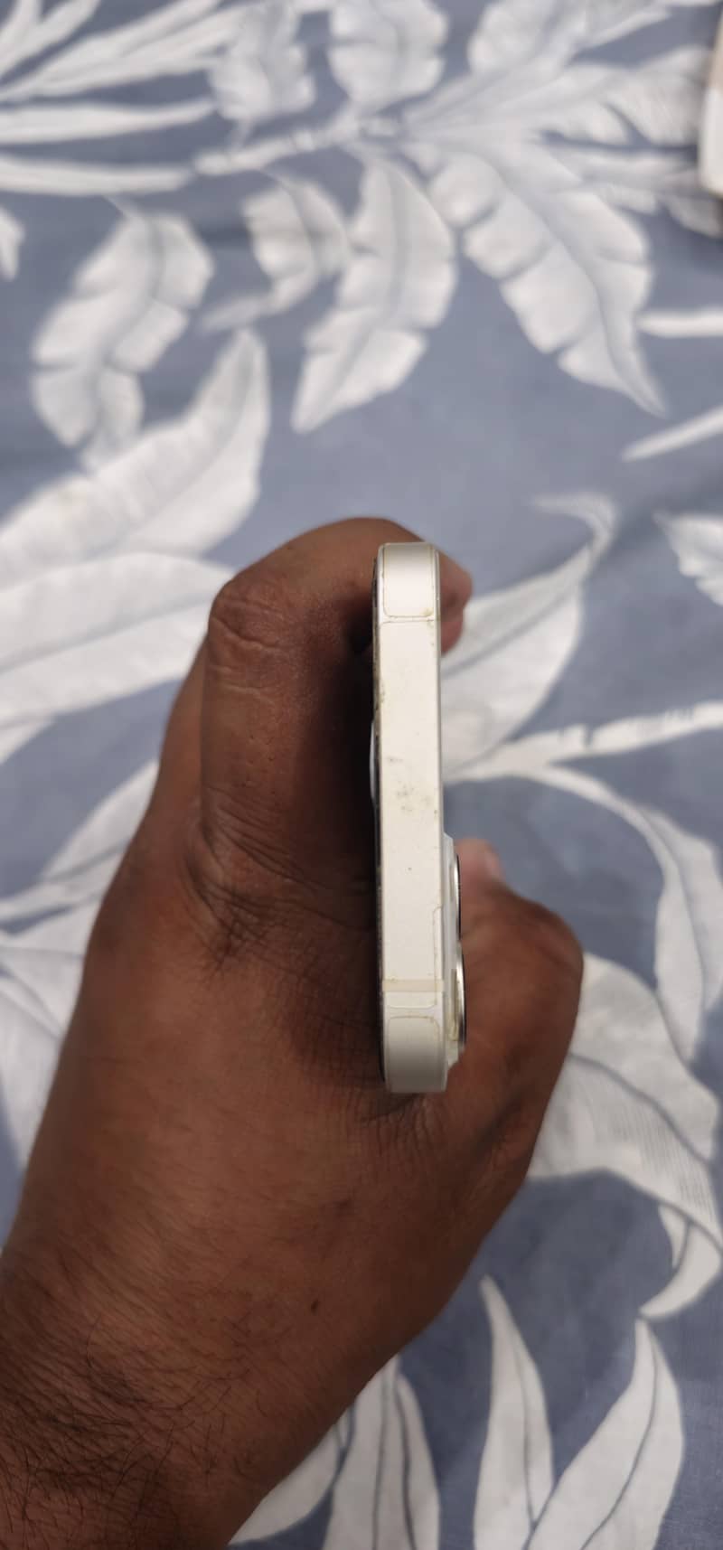 Apple iPhone 13 4