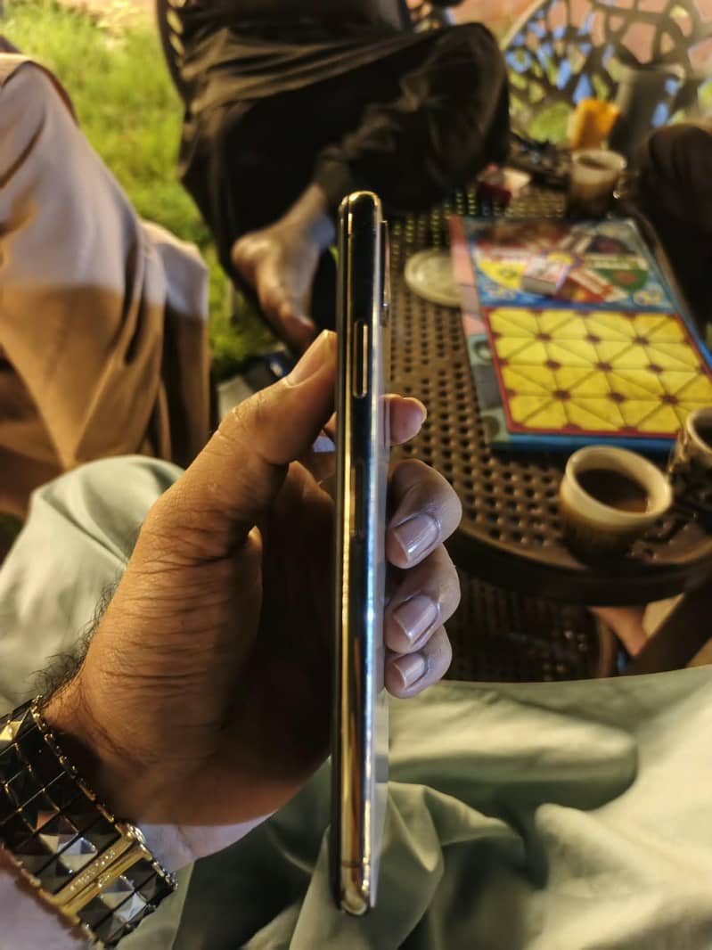 Apple iPhone XS Max 2