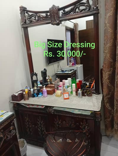 Wooden Room Furniture Set King Sized Bed Dresser Cupboard