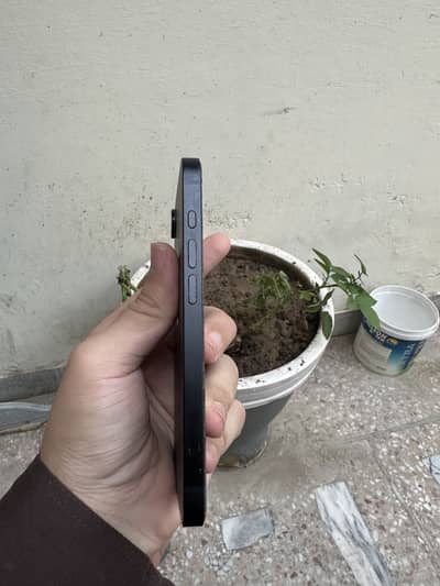 iPhone 16e with original cable 10 by 10 condition  95 health