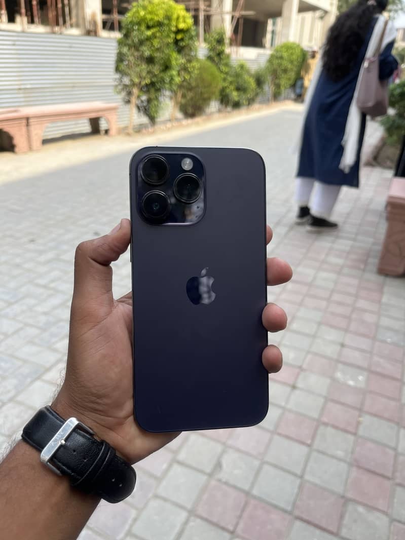 Apple iPhone 14 Pro Max 0