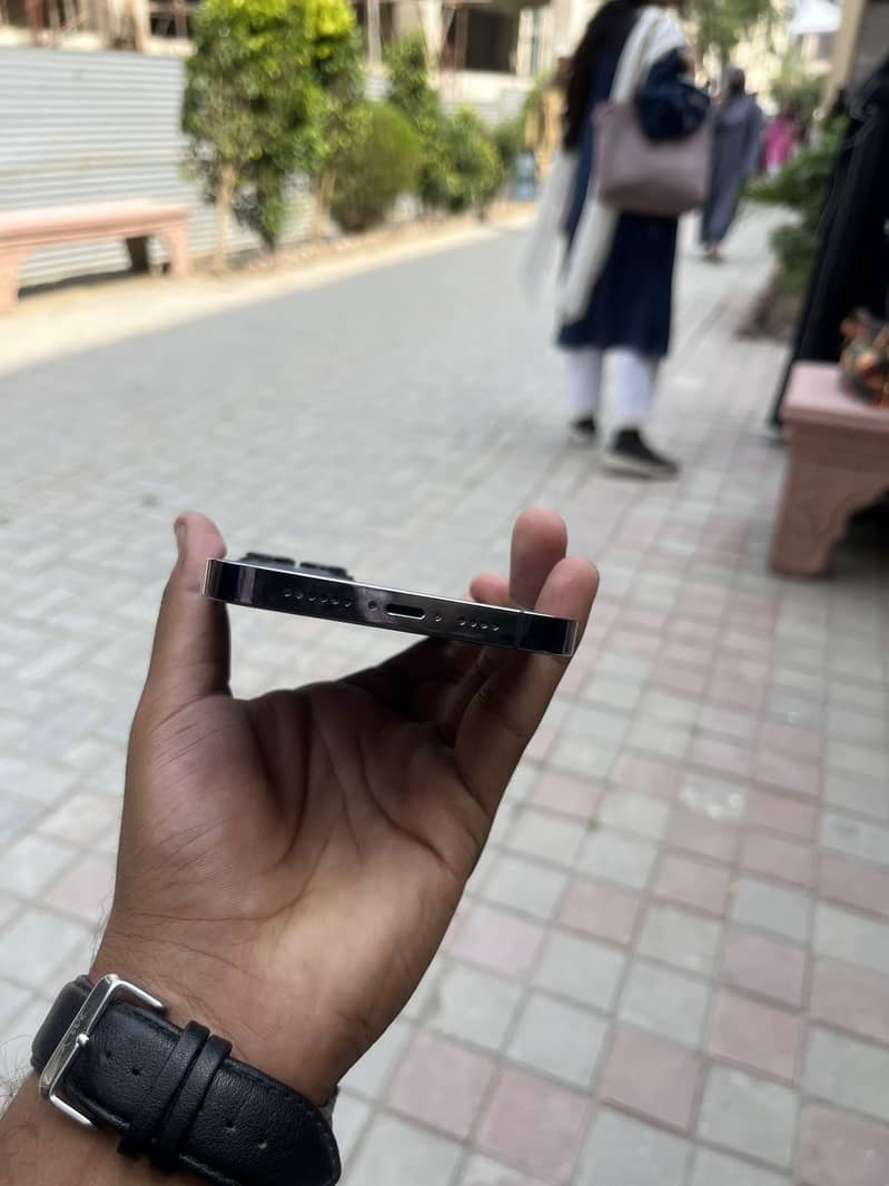 Apple iPhone 14 Pro Max 1