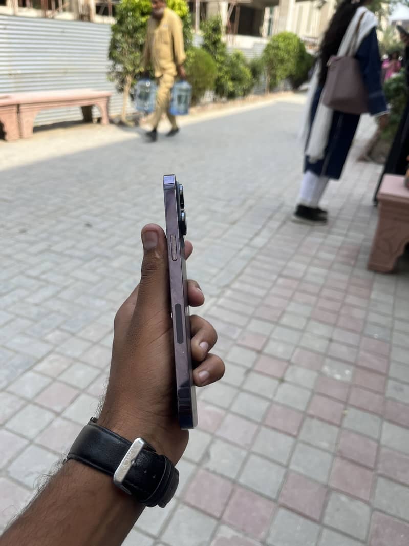 Apple iPhone 14 Pro Max 3