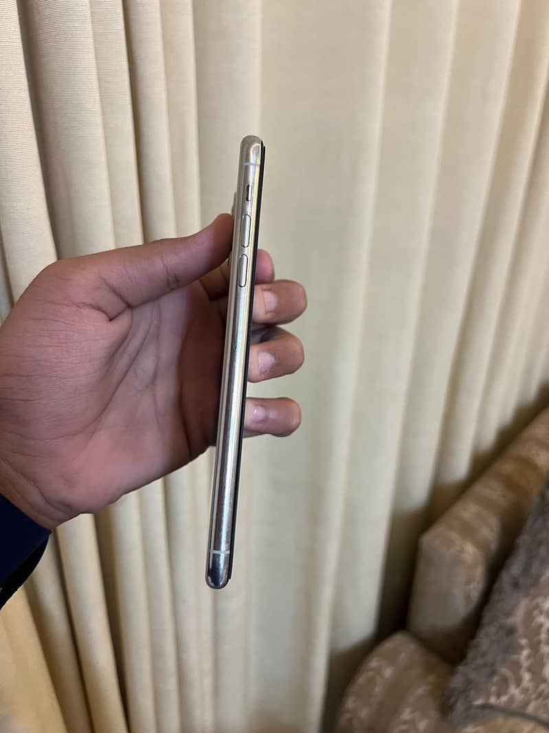 iphone. 11 pro max 1
