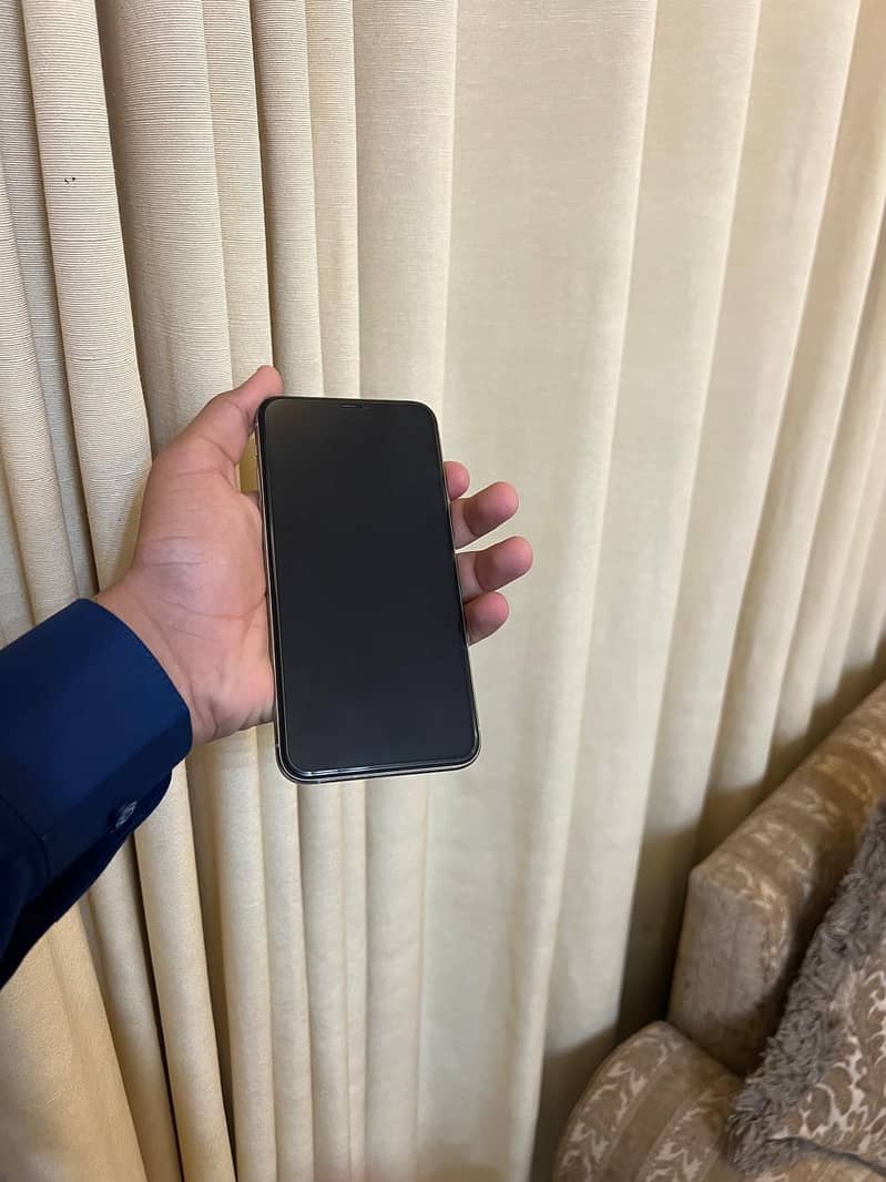 iphone. 11 pro max 2