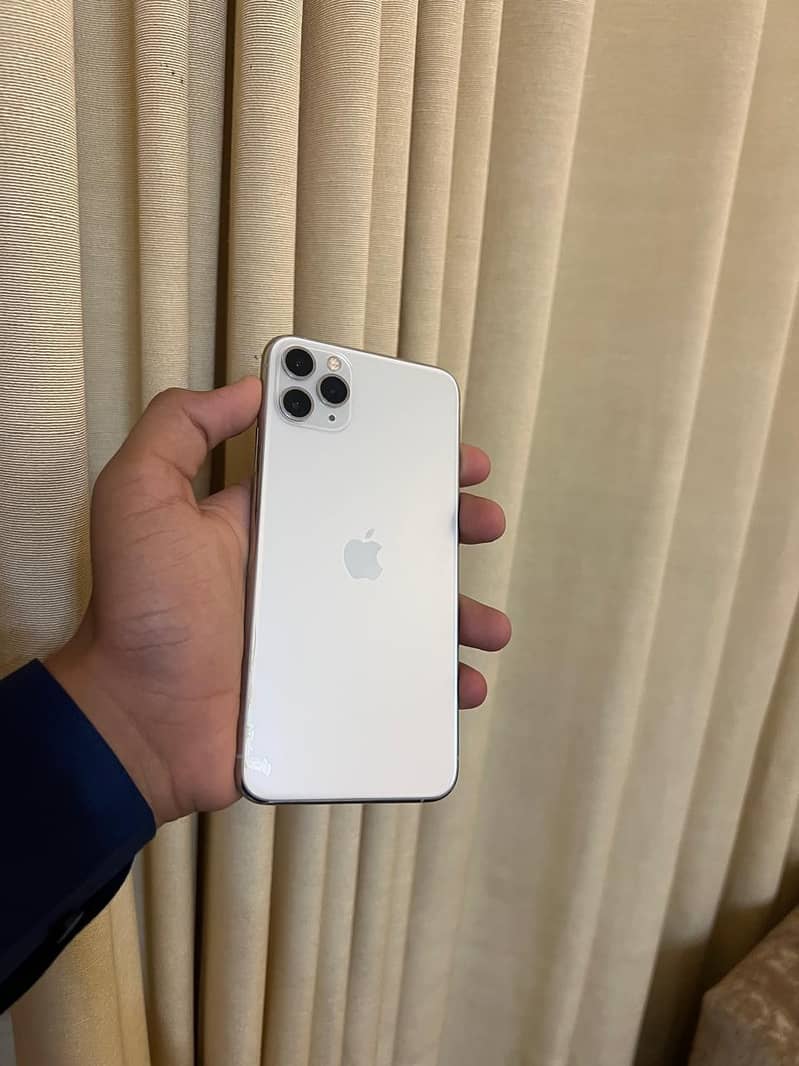 iphone. 11 pro max 3