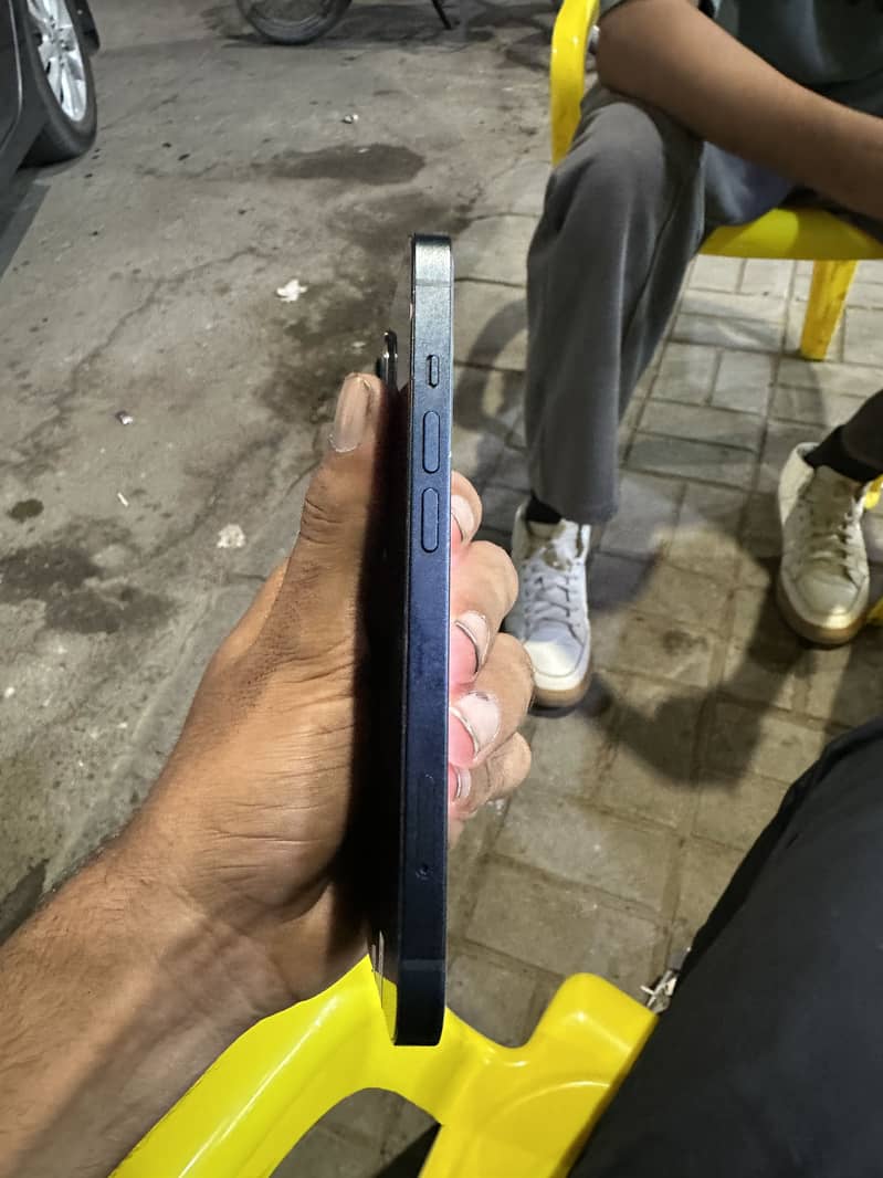 Apple iPhone 13 4