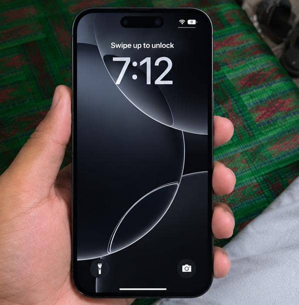 Apple iPhone 16 Pro Max 1