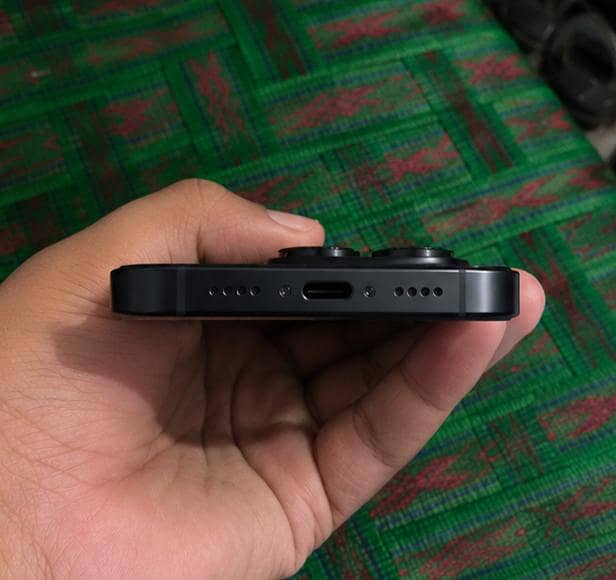 Apple iPhone 16 Pro Max 3