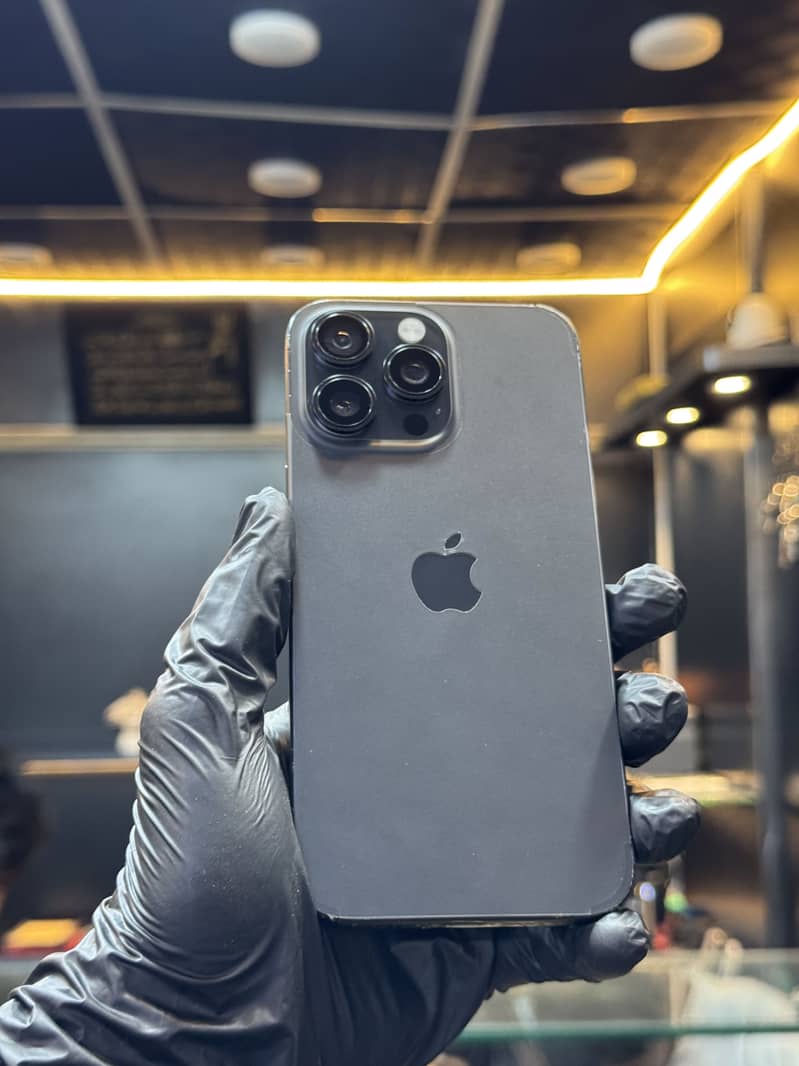 Apple iPhone 15 Pro Max 3