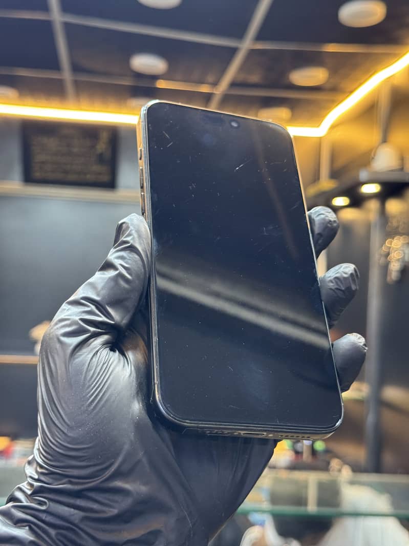 Apple iPhone 15 Pro Max 4