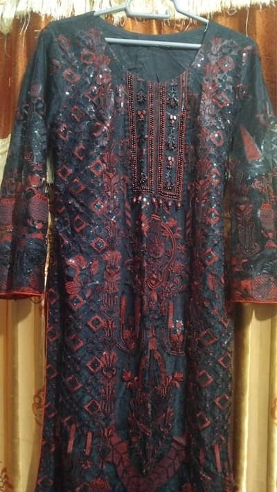 net ka dress hai. or sth ma jewellery bi hai.