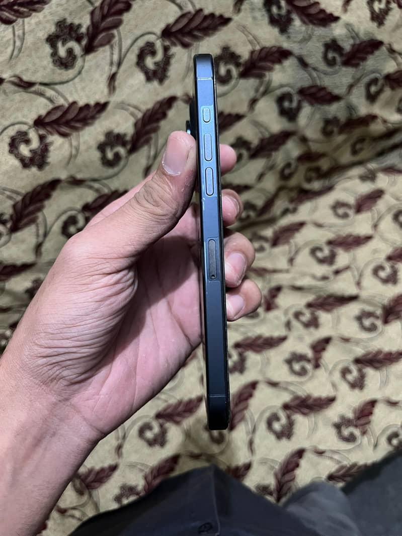 iPhone 15 Pro Max Read add 4