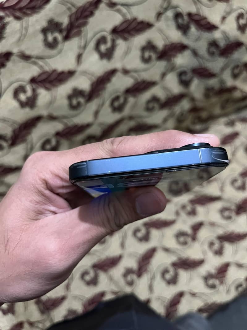 iPhone 15 Pro Max Read add 6