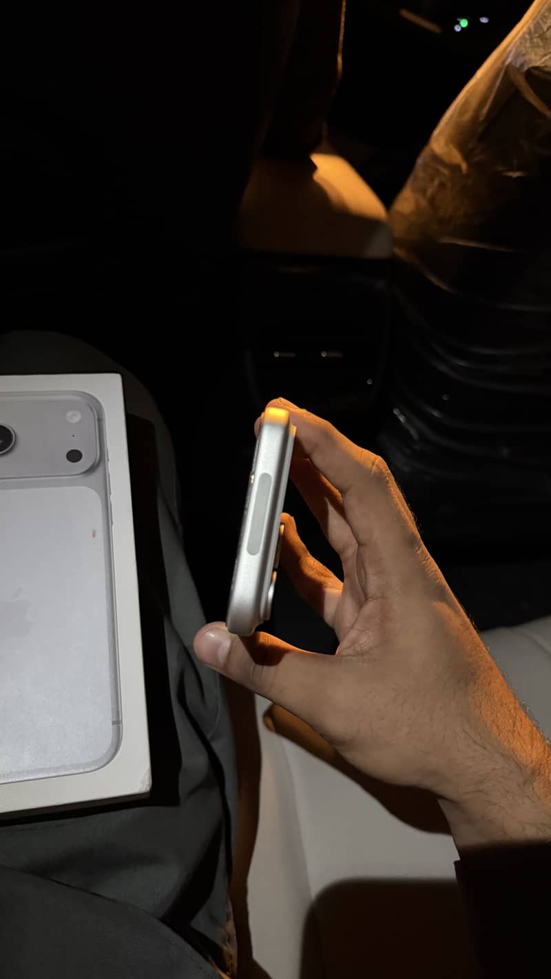Apple iPhone 17 Pro Max 4