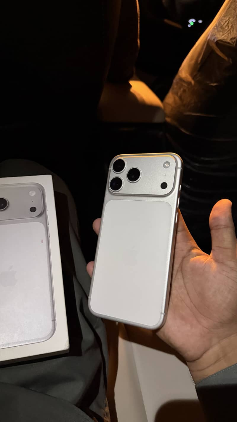 Apple iPhone 17 Pro Max 6