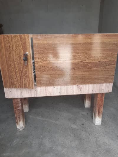 UPS box ( ups Stand)