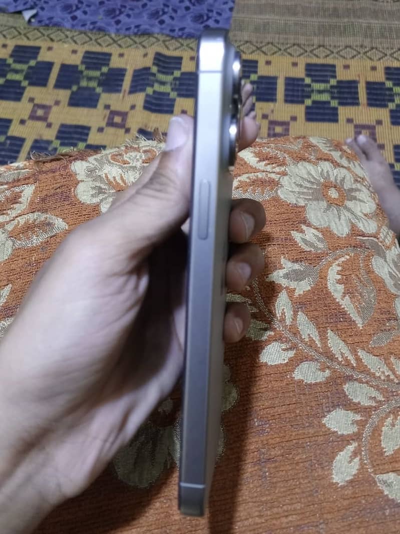 Apple iPhone 15 Pro Max 0