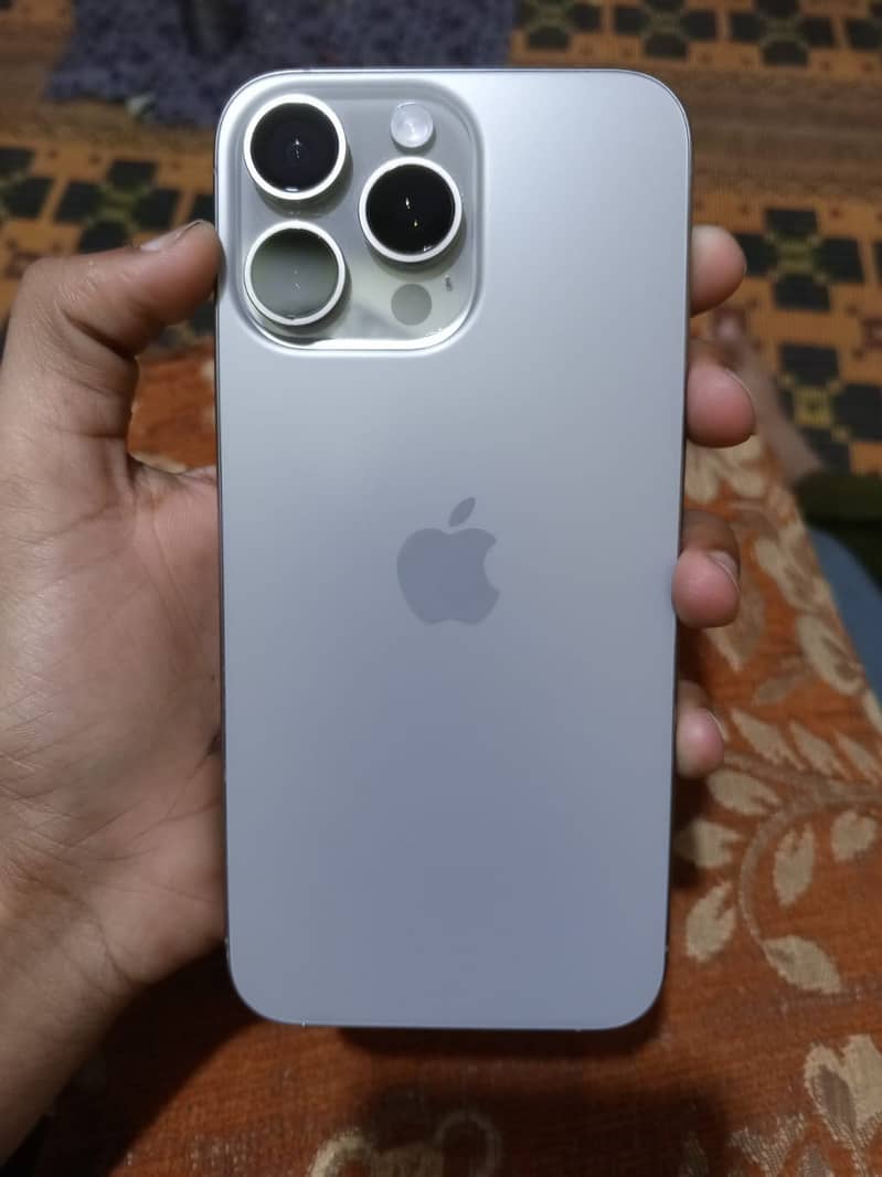 Apple iPhone 15 Pro Max 1