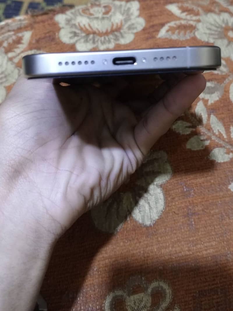 Apple iPhone 15 Pro Max 2