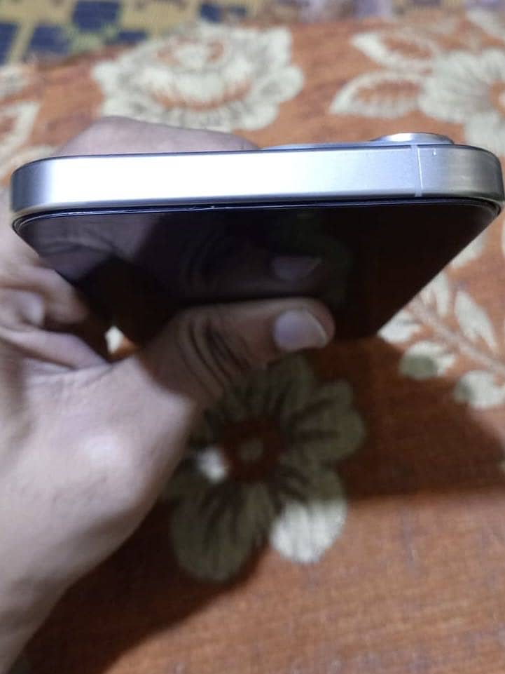 Apple iPhone 15 Pro Max 3