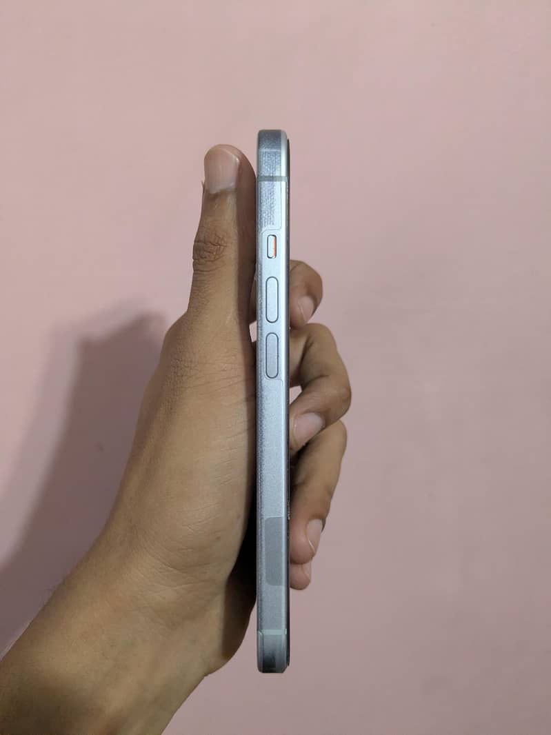 Apple iPhone 15 3