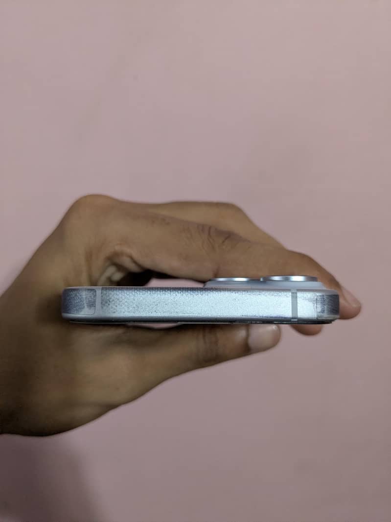 Apple iPhone 15 4