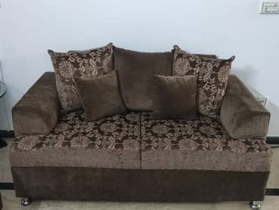 3-2-1 Sofa Set for Sale in very good Condition.