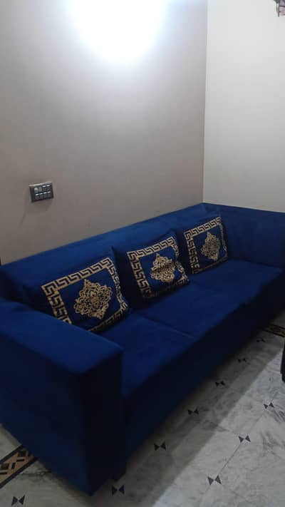 3 seater sofa with 3 cushions