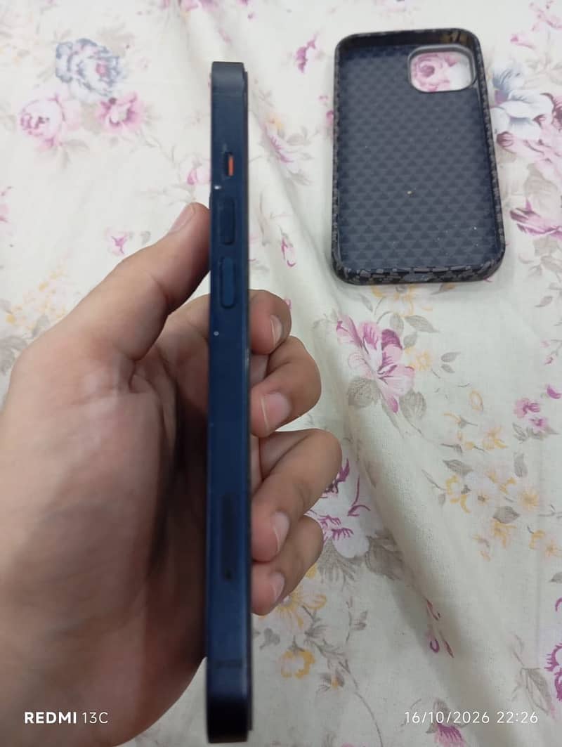 Apple iPhone 13 2